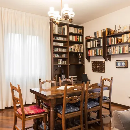Apartment Wide And Comfy 2 Bedrooms Apartment! *