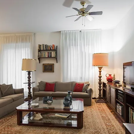 Apartment Wide And Comfy 2 Bedrooms Apartment! *